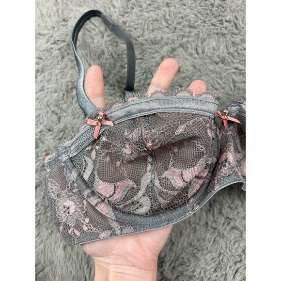 Vintage Victoria’s Secret grey and pink unlined lace floral bra - Picture 2 of 4